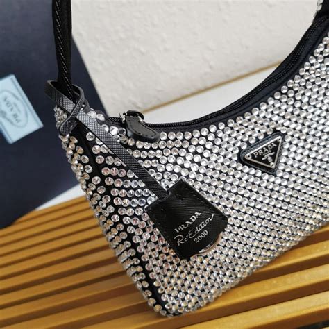 borsa guess stile prada